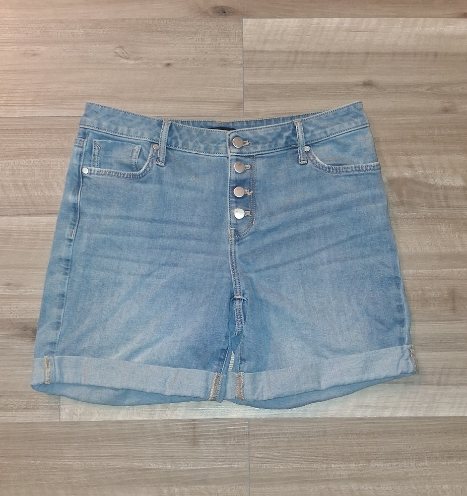 Vera Wang Light Blue Jean Shorts Size 10